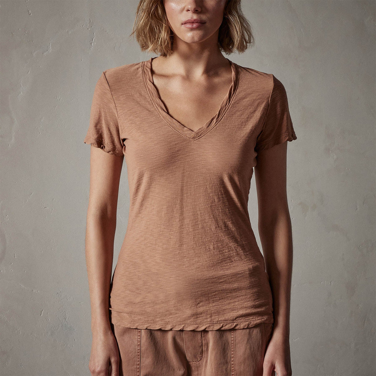 Sheer Slub Casual V Neck in Nutmeg | James Perse Los Angeles