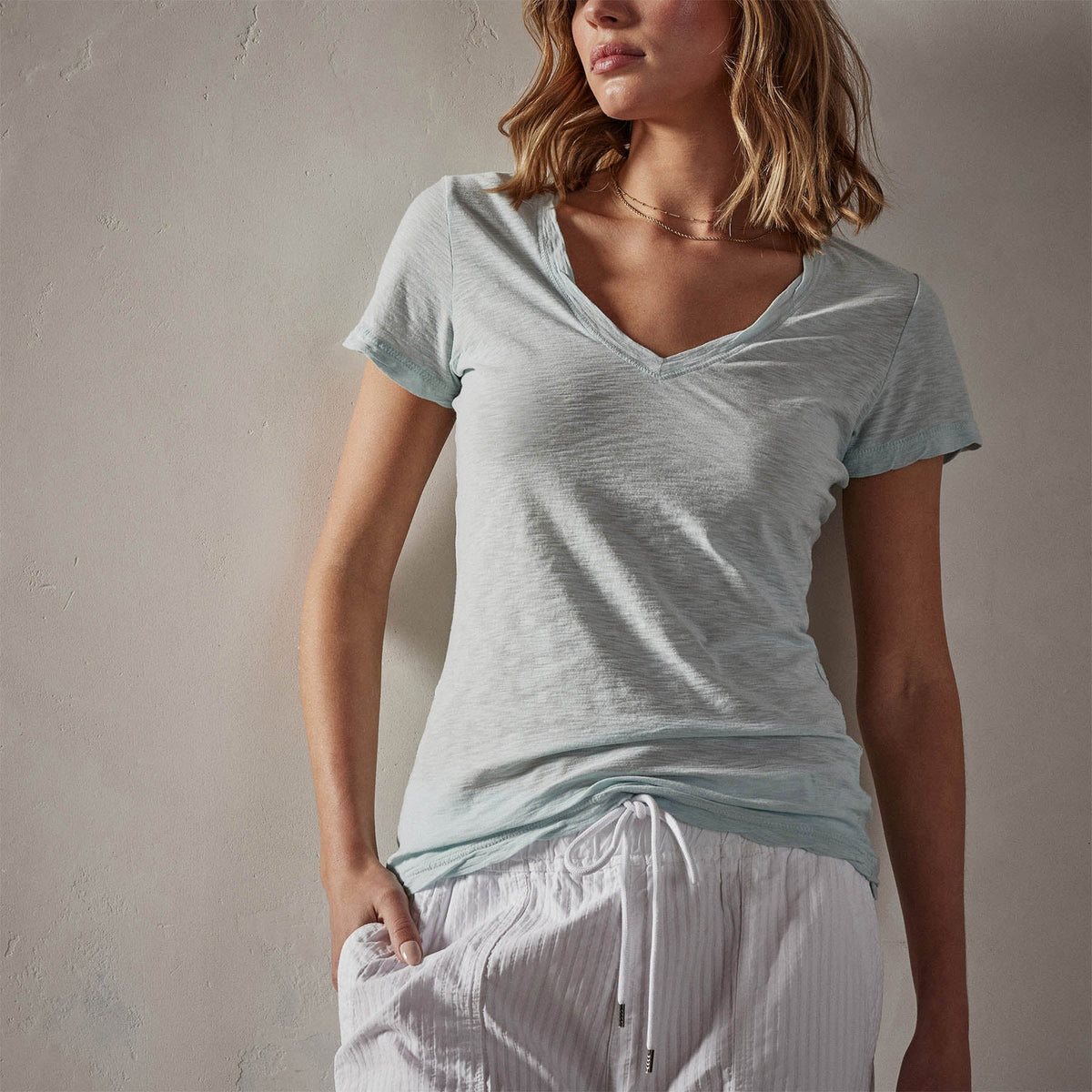 Sheer Slub Casual V Neck in Ocean Spray | James Perse Los Angeles 