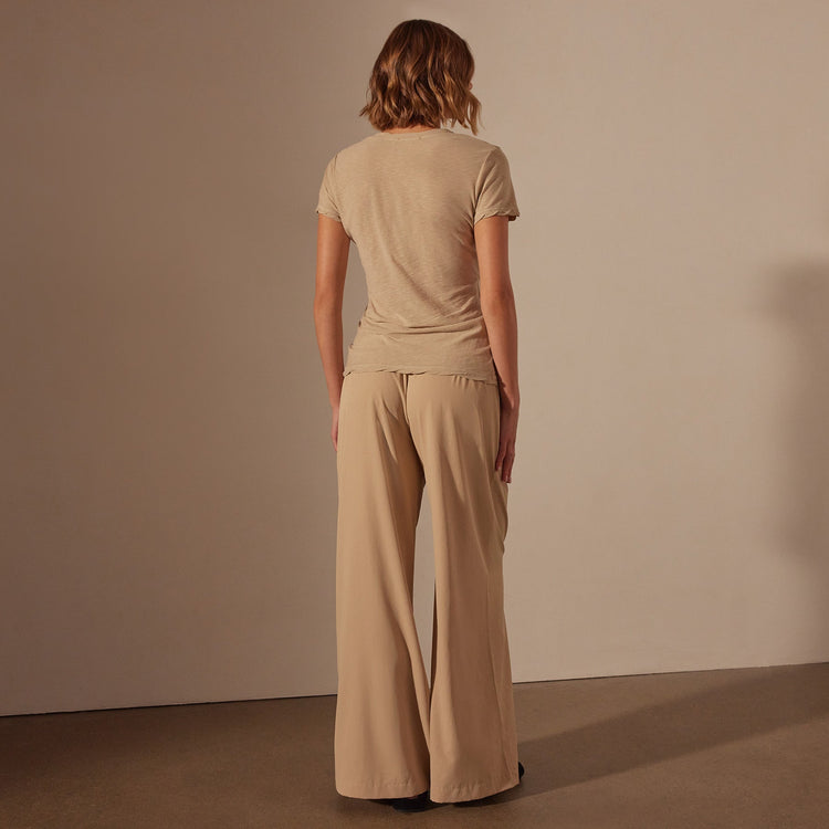 Sheer Slub Casual V Neck in Sand Dune | James Perse Los Angeles