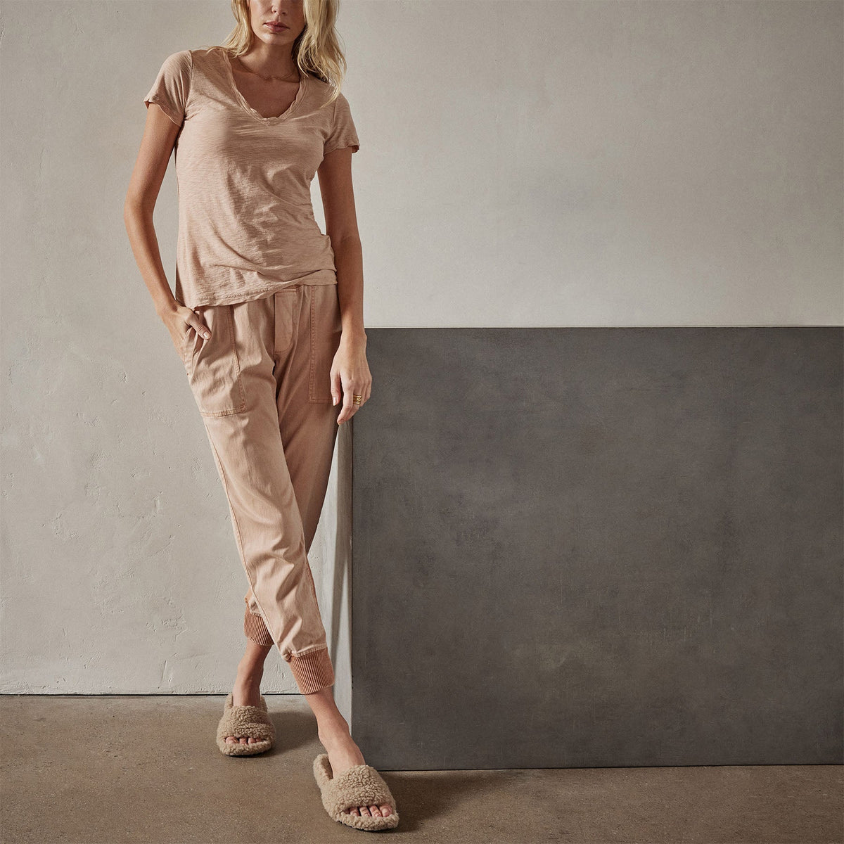 Sheer Slub Casual V Neck in White Peach | James Perse Los Angeles