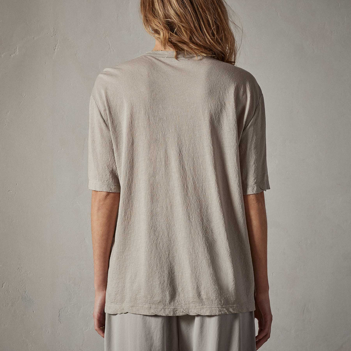 Crepe Jersey Overiszed Short Sleeve Crew in Silt | James Perse Los Angeles 