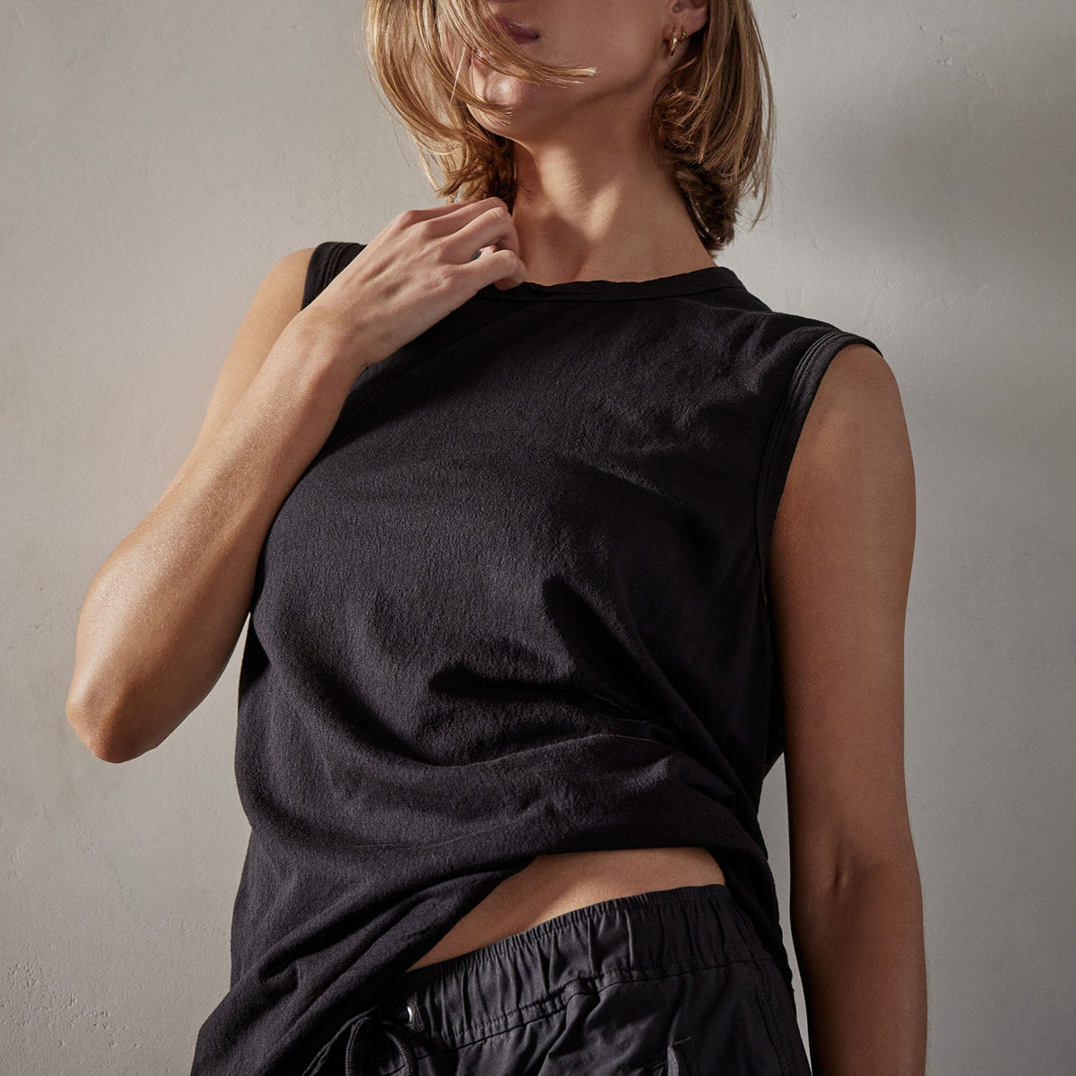 Crepe Jersey Muscle Crew in Black | James Perse Los Angeles