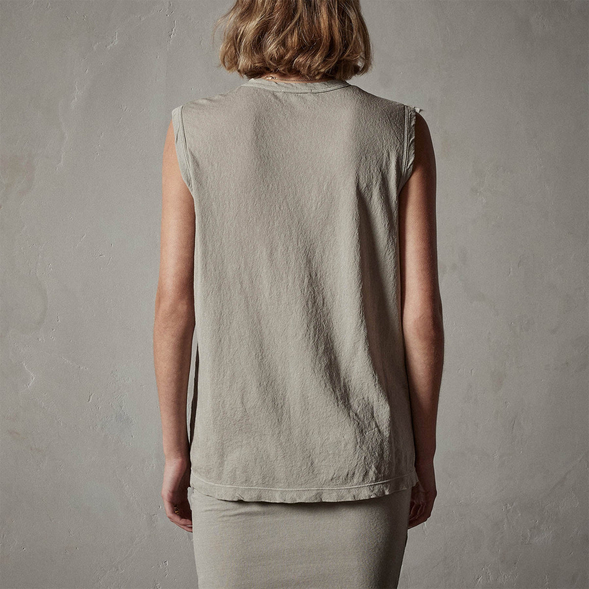 Crepe Jersey Muscle Crew in Silt | James Perse Los Angeles