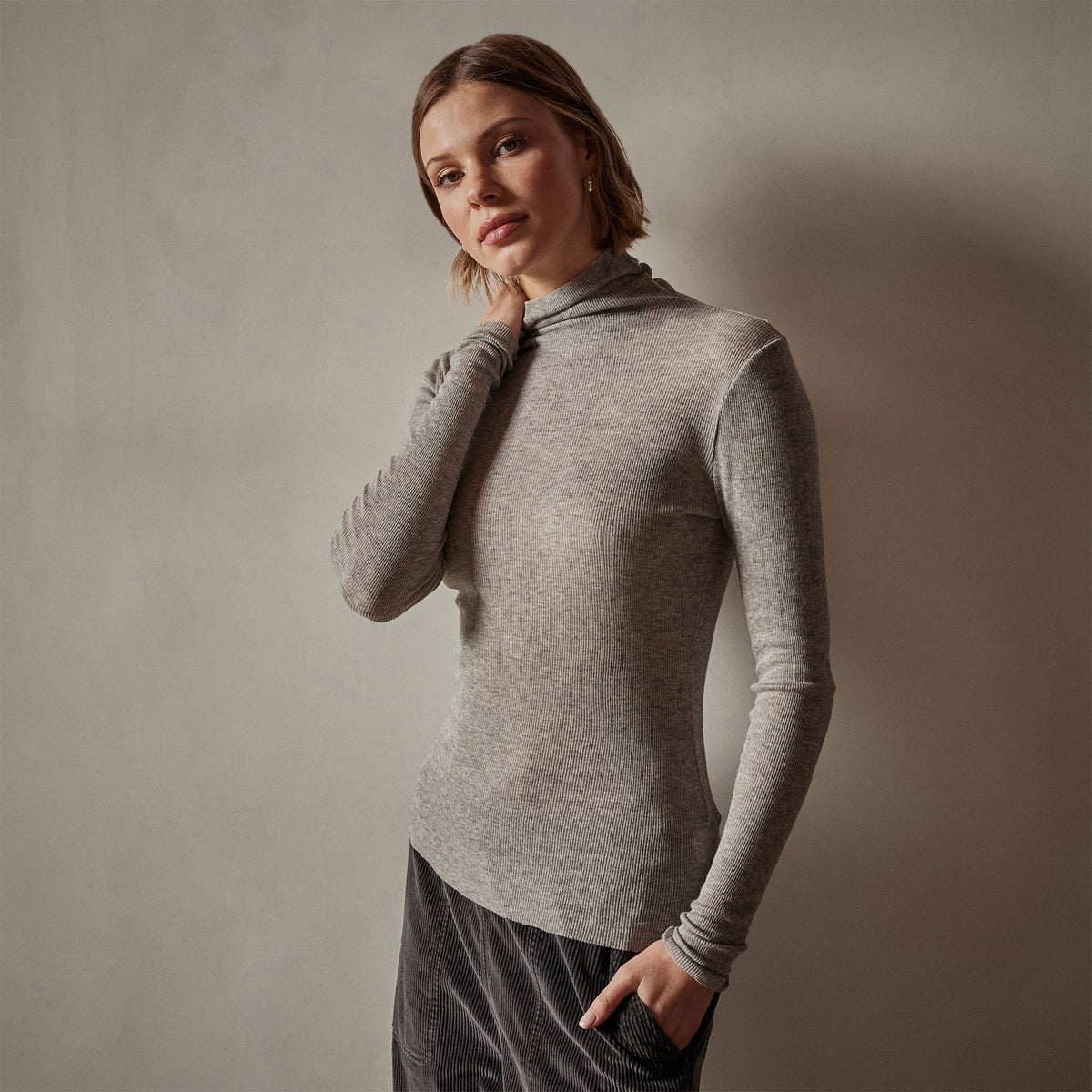 Cotton Cashmere Blend Ribbed Turtleneck in Heather Grey | James Perse Los Angeles