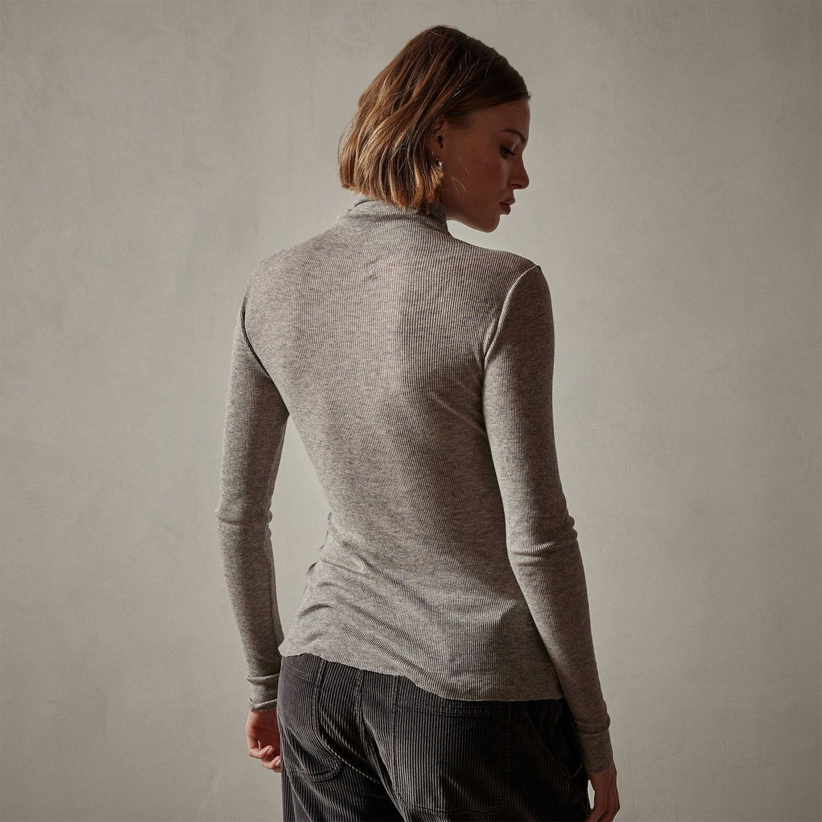 Cotton Cashmere Blend Ribbed Turtleneck in Heather Grey | James Perse Los Angeles