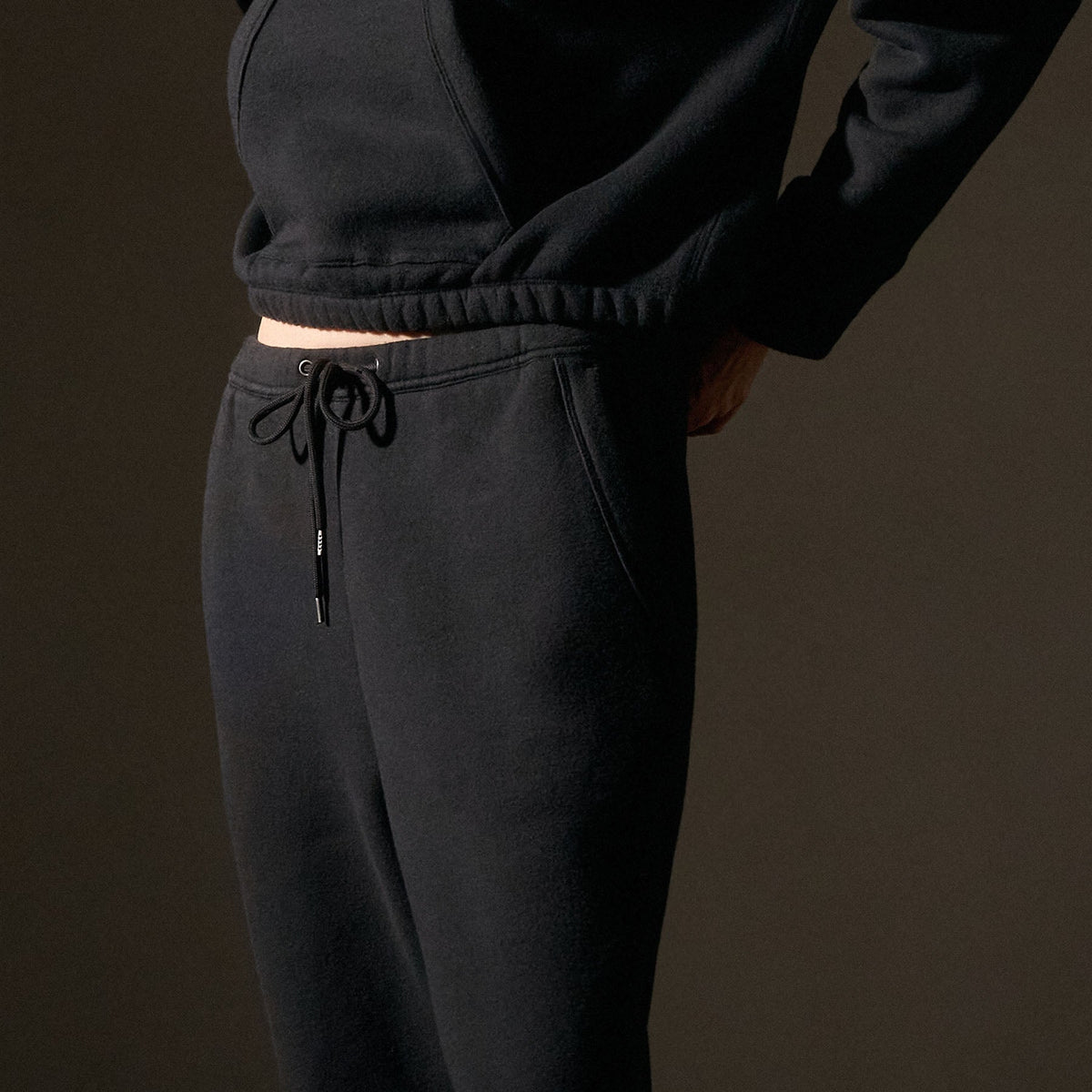Cozy Oversized Sweat Pant  in Black | James Perse Los Angeles