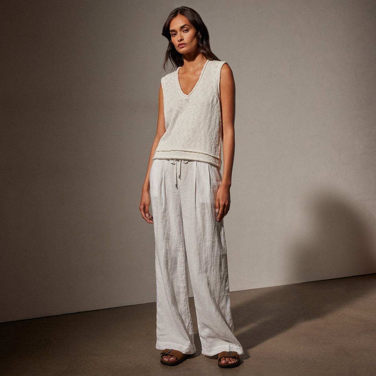 Cotton Linen V Neck Vest in White | James Perse Los Angeles