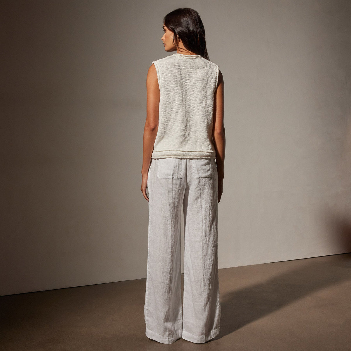 Cotton Linen V Neck Vest in White | James Perse Los Angeles