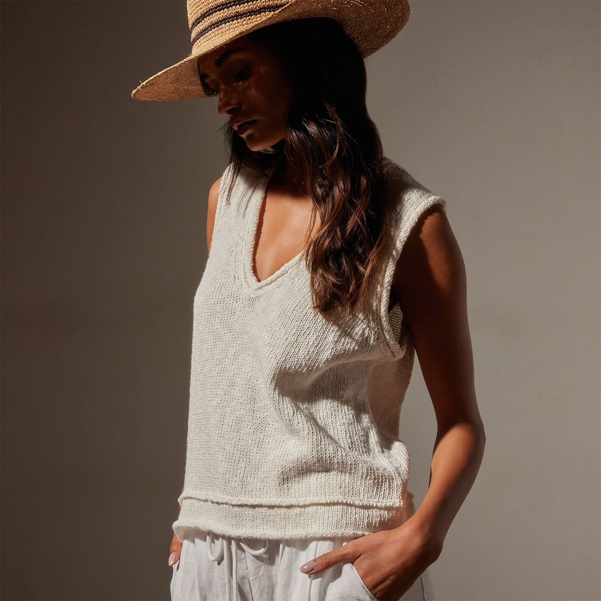 Cotton Linen V Neck Vest in White | James Perse Los Angeles