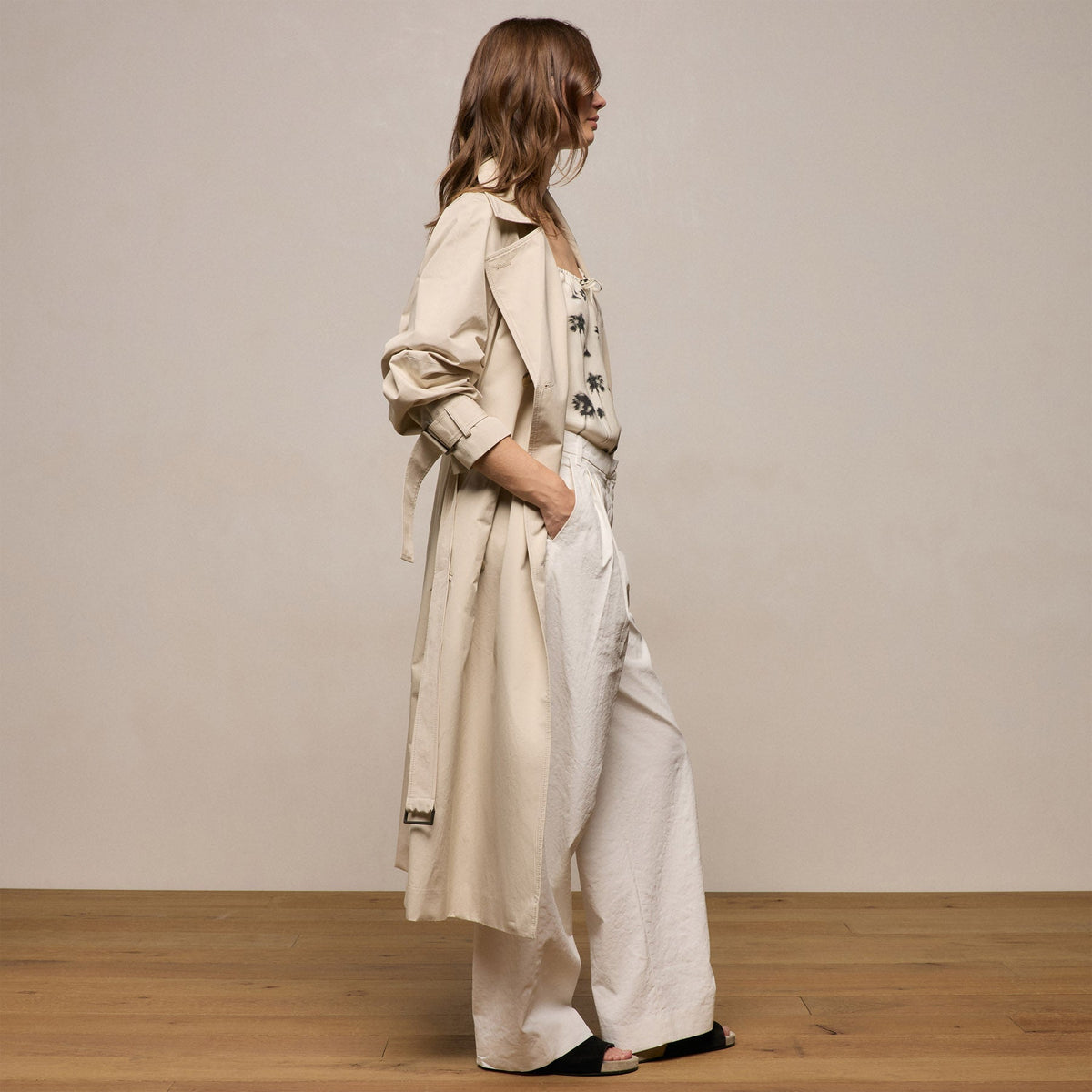 Italian Heavy Poplin Trench Coat in Beige | James Perse Los Angeles