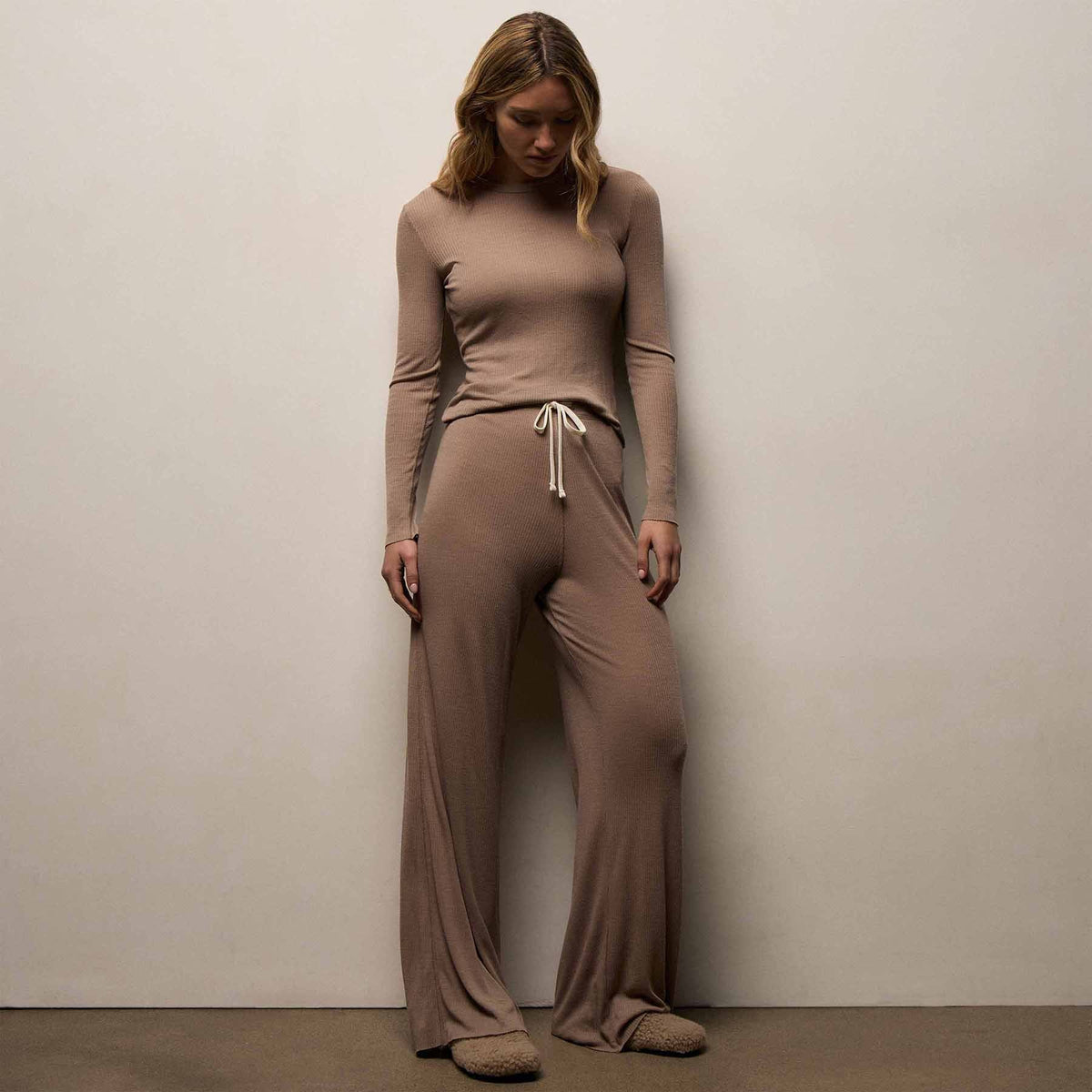 Wool Rib Long Sleeve Lounge Tee in Coffee | James Perse Los Angeles
