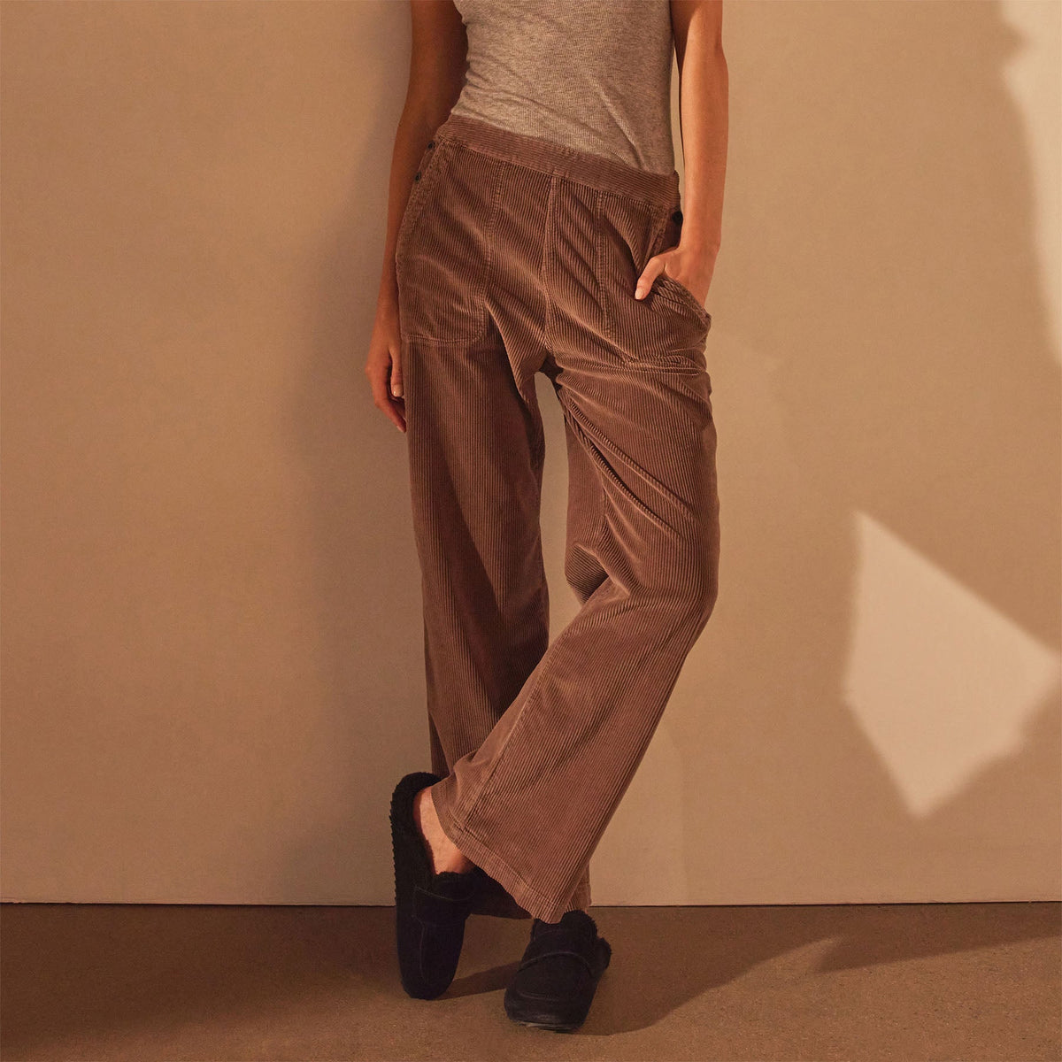 Pacifica Corduroy Pant in Fox Pigment | James Perse Los Angeles