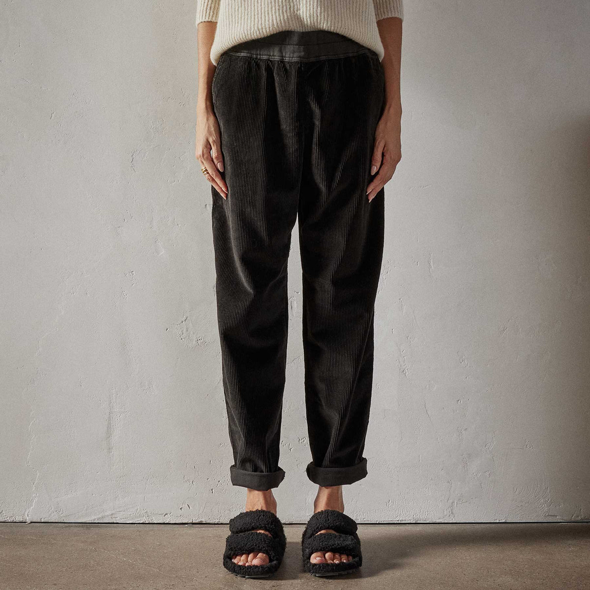 Relaxed Fit Corduroy Pant in Black | James Perse Los Angeles