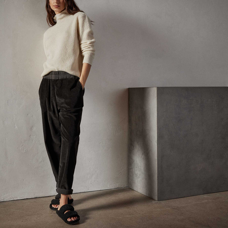 Relaxed Fit Corduroy Pant in Black | James Perse Los Angeles