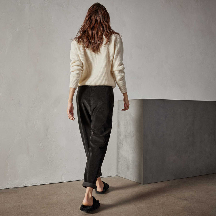 Relaxed Fit Corduroy Pant in Black | James Perse Los Angeles