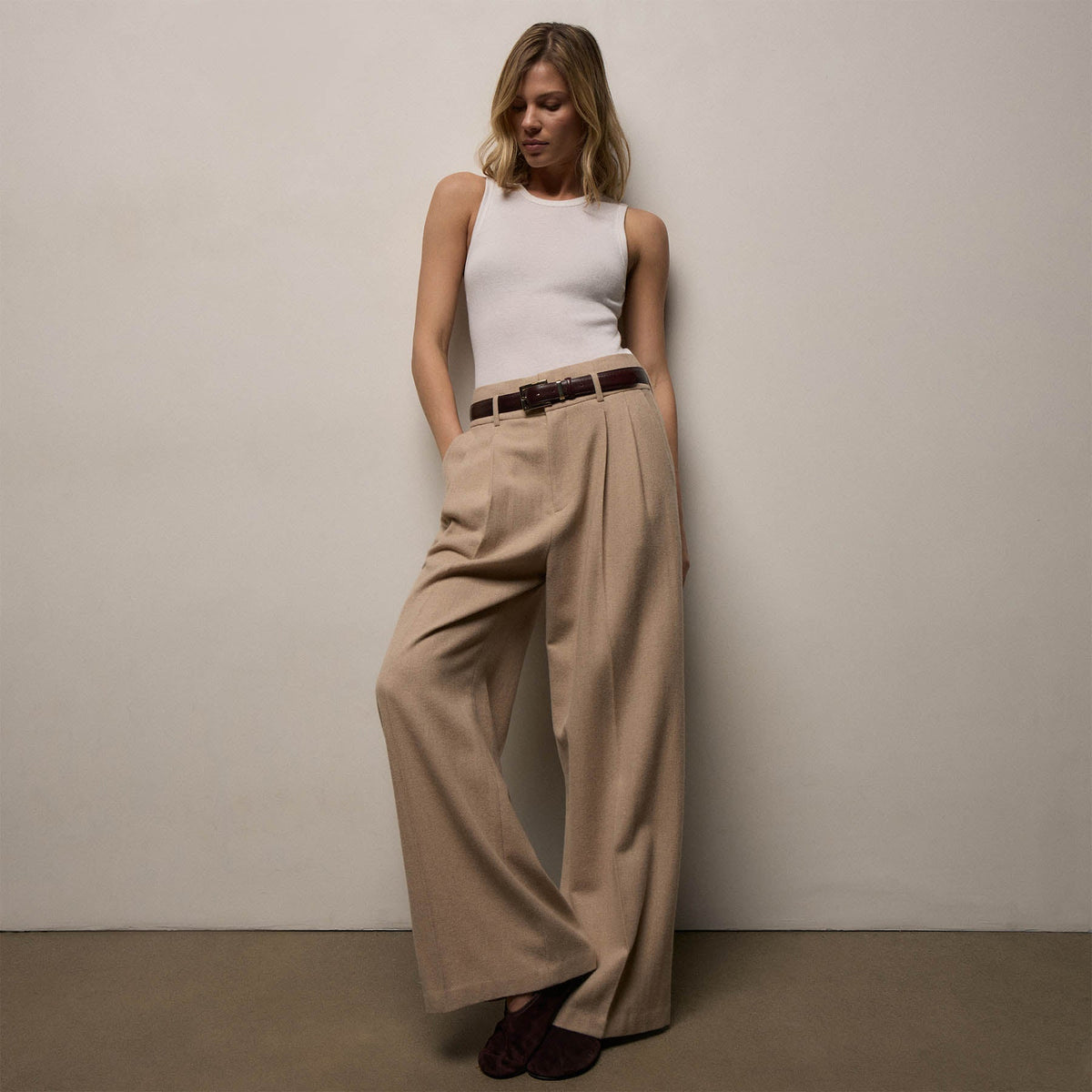 Wool Cashmere Blend Pleated Trouser in Coffee | James Perse Los Angeles