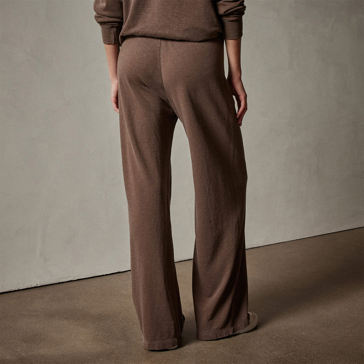 Wide Leg Sweatpant in Fox Pigment | James Perse Los Angeles