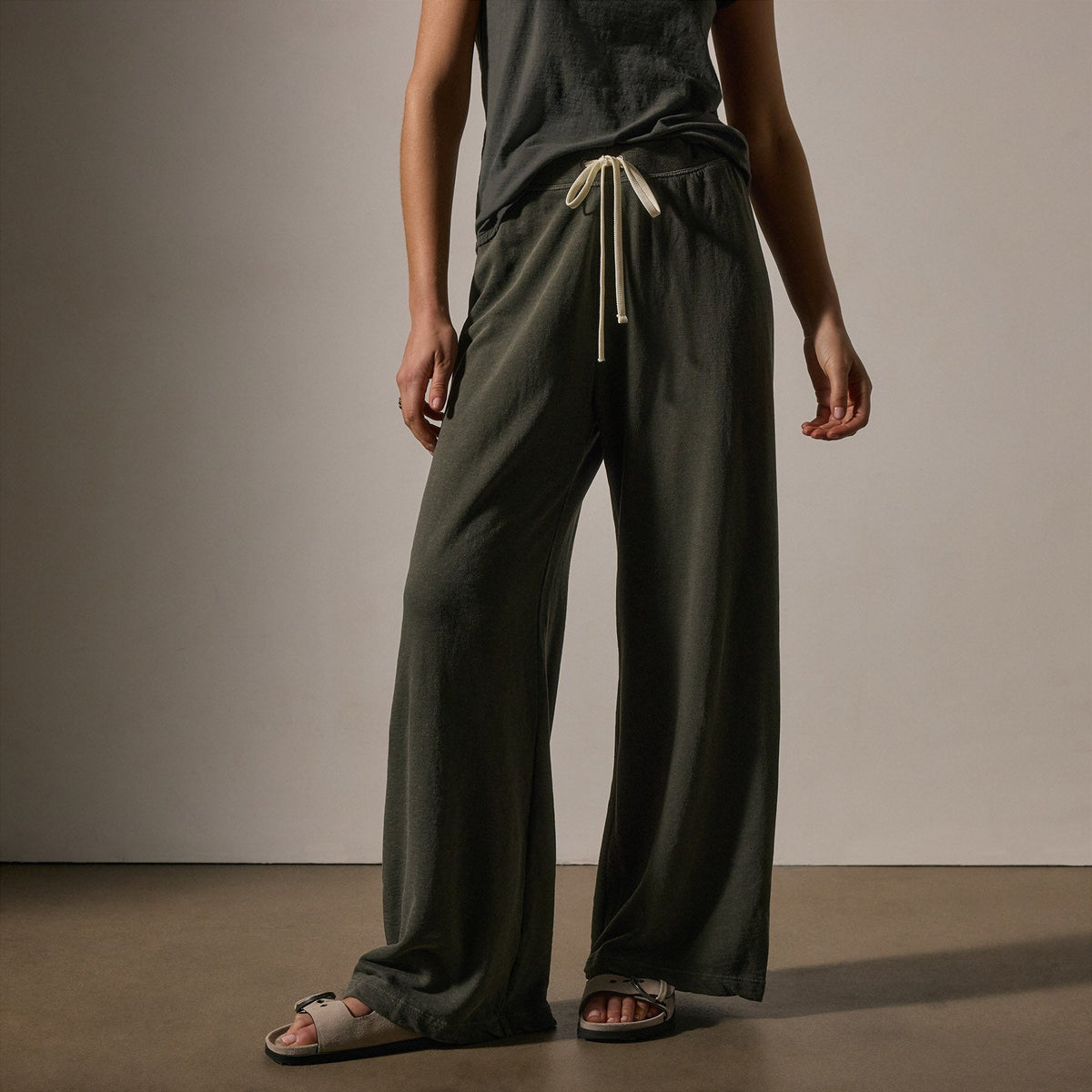 Wide Leg Sweatpant in Granite Pigment | James Perse Los Angeles