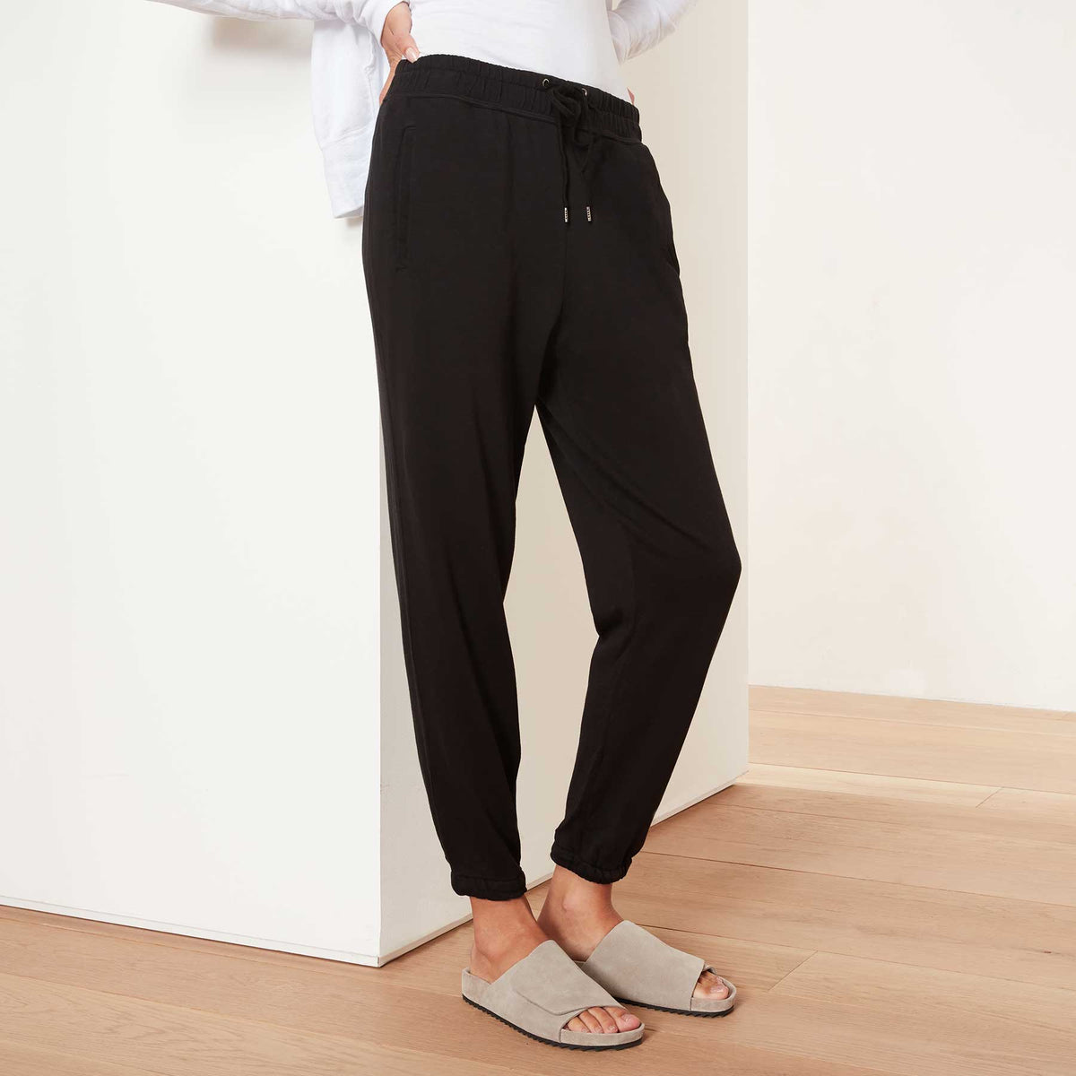 Vintage French Terry Relaxed Sweatpant in Black | James Perse Los Angeles