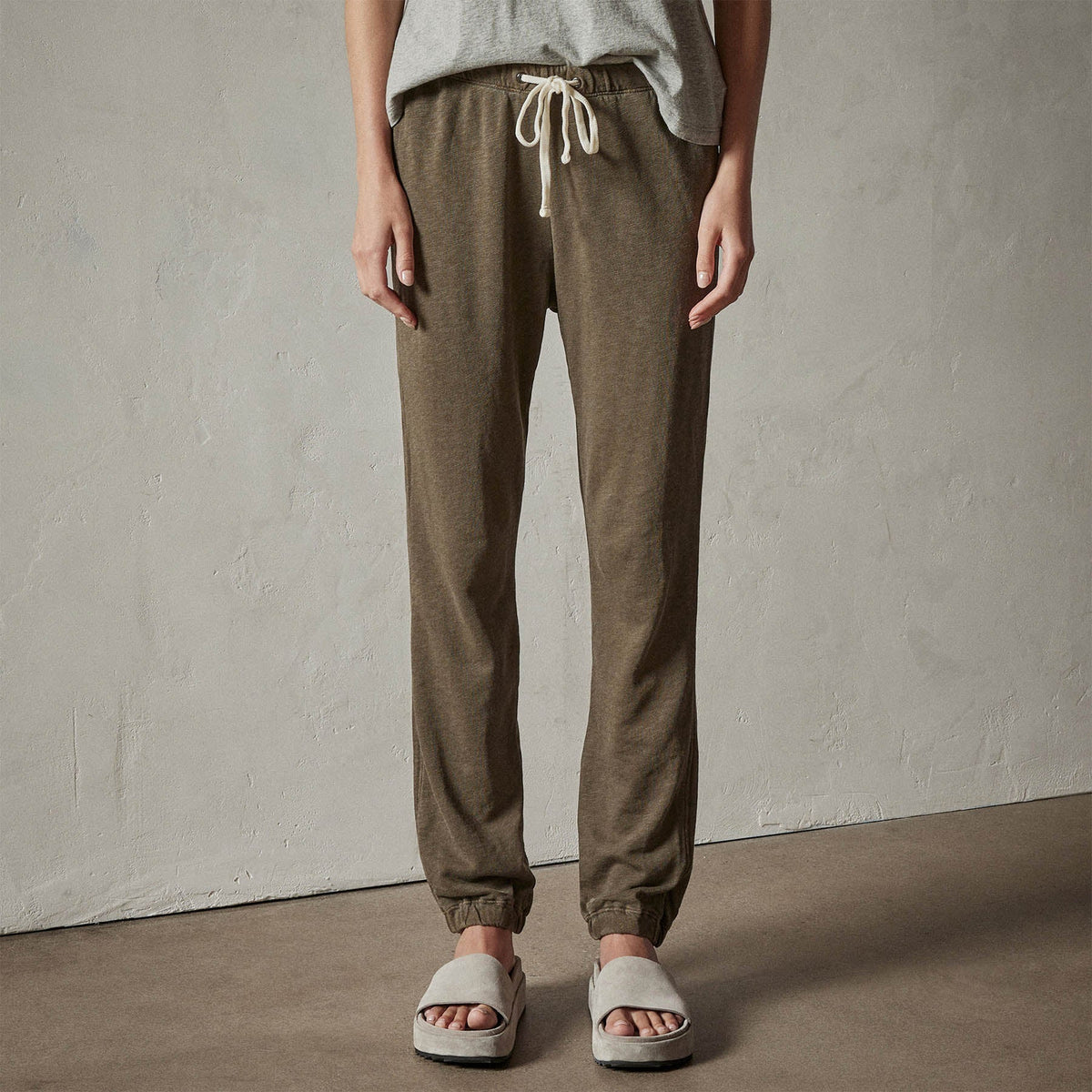 French Terry Sweat Pant in Burdock Pigment | James Perse Los Angeles