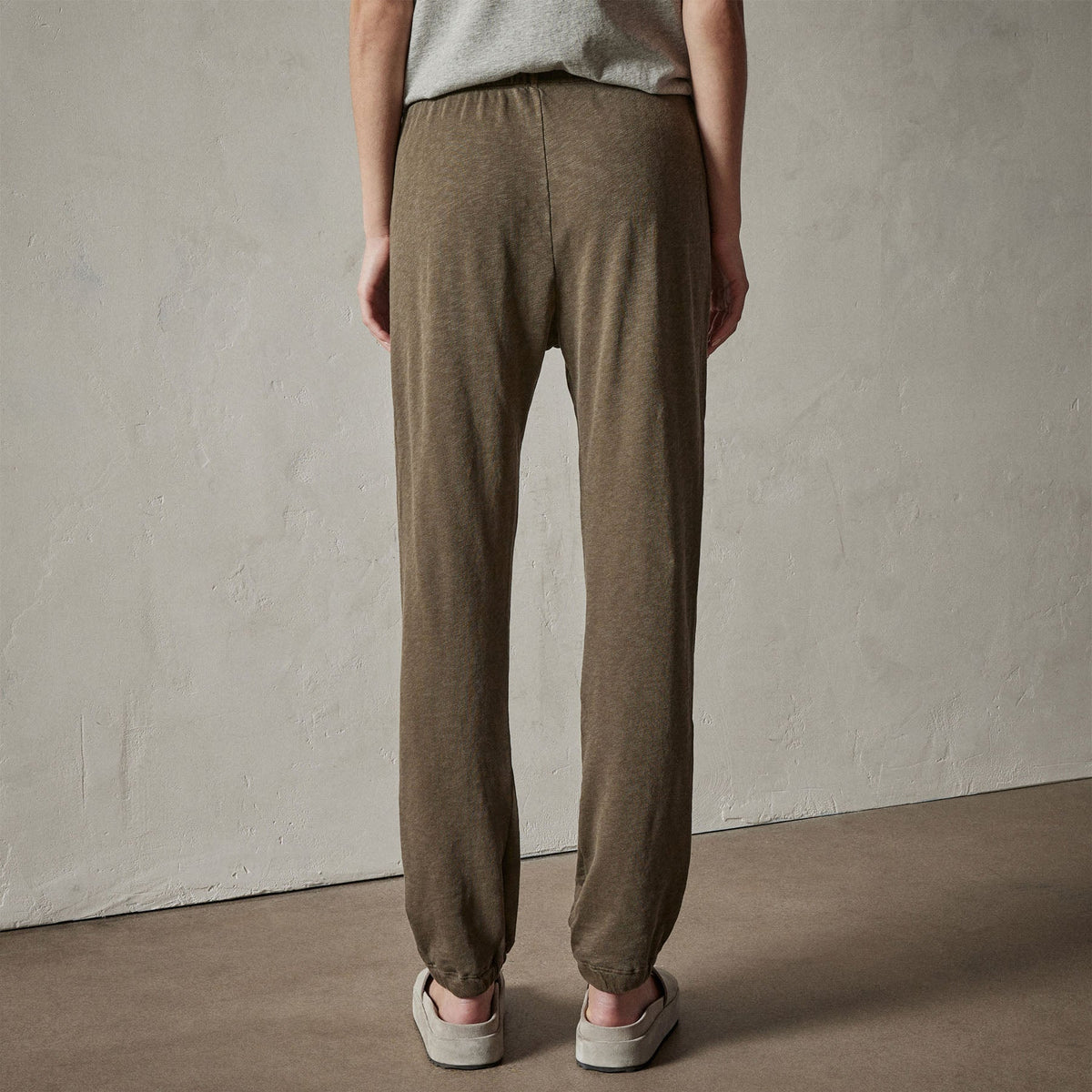 French Terry Sweat Pant in Burdock Pigment | James Perse Los Angeles