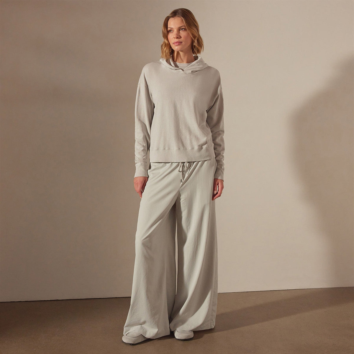 Pullover Hoodie in Salt Pigment | James Perse Los Angeles