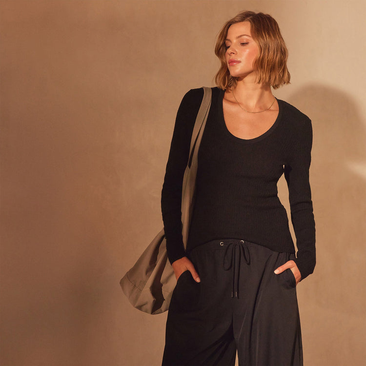 Stretch Linen Ribbed VinNeck in Black | James Perse Los Angeles