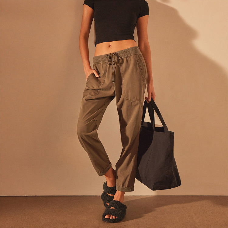 Micro Twill Casual Pant in Army Green Pigment | James Perse Los Angeles
