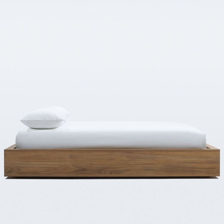 Cal King Fitted Cotton Sheet In White | James Perse Los Angeles