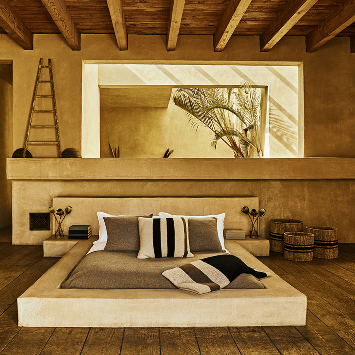 Small Jute Basket In Natural/Charcoal Stripe | James Perse Los Angeles