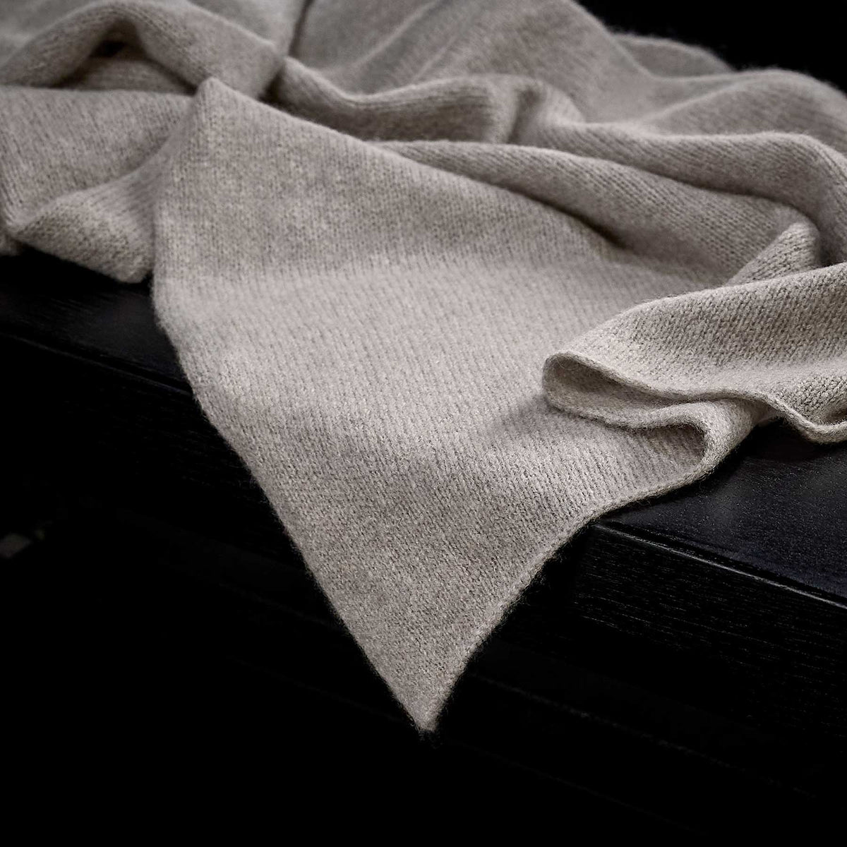 Cashmere Striped Beanie & Scarf Set in Silver Wheat/Mist/Ivory | James Perse Los Angeles