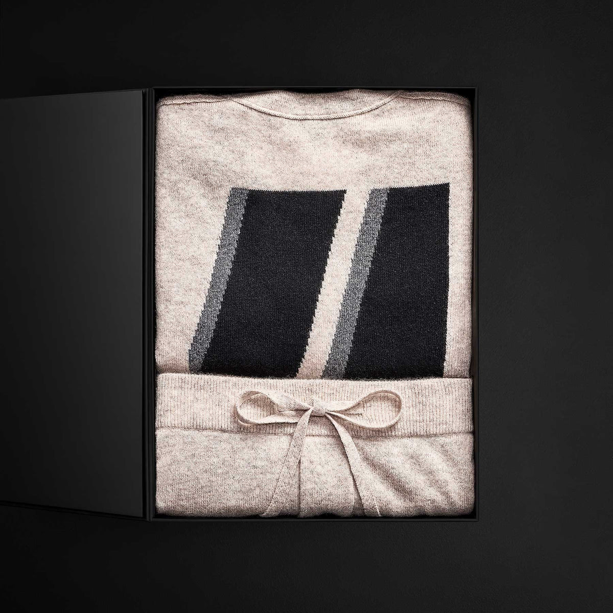 Men's Graphic Cashmere Gift Set in Stone | James Perse Los Angeles
