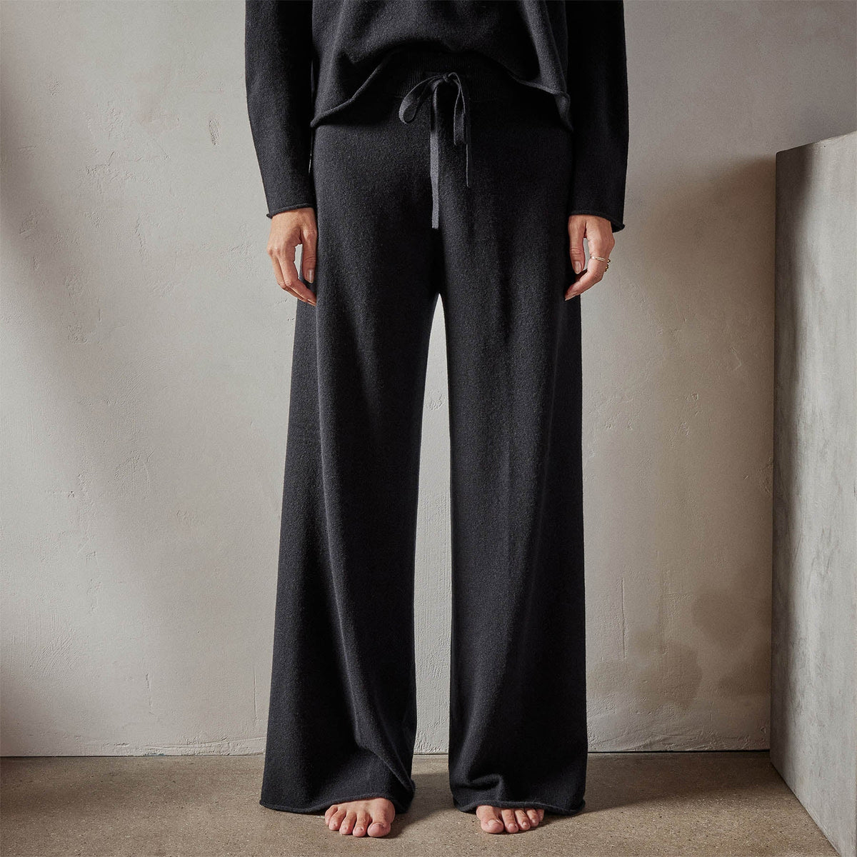 Women's Cashmere Gift Set in Black | James Perse Los Angeles